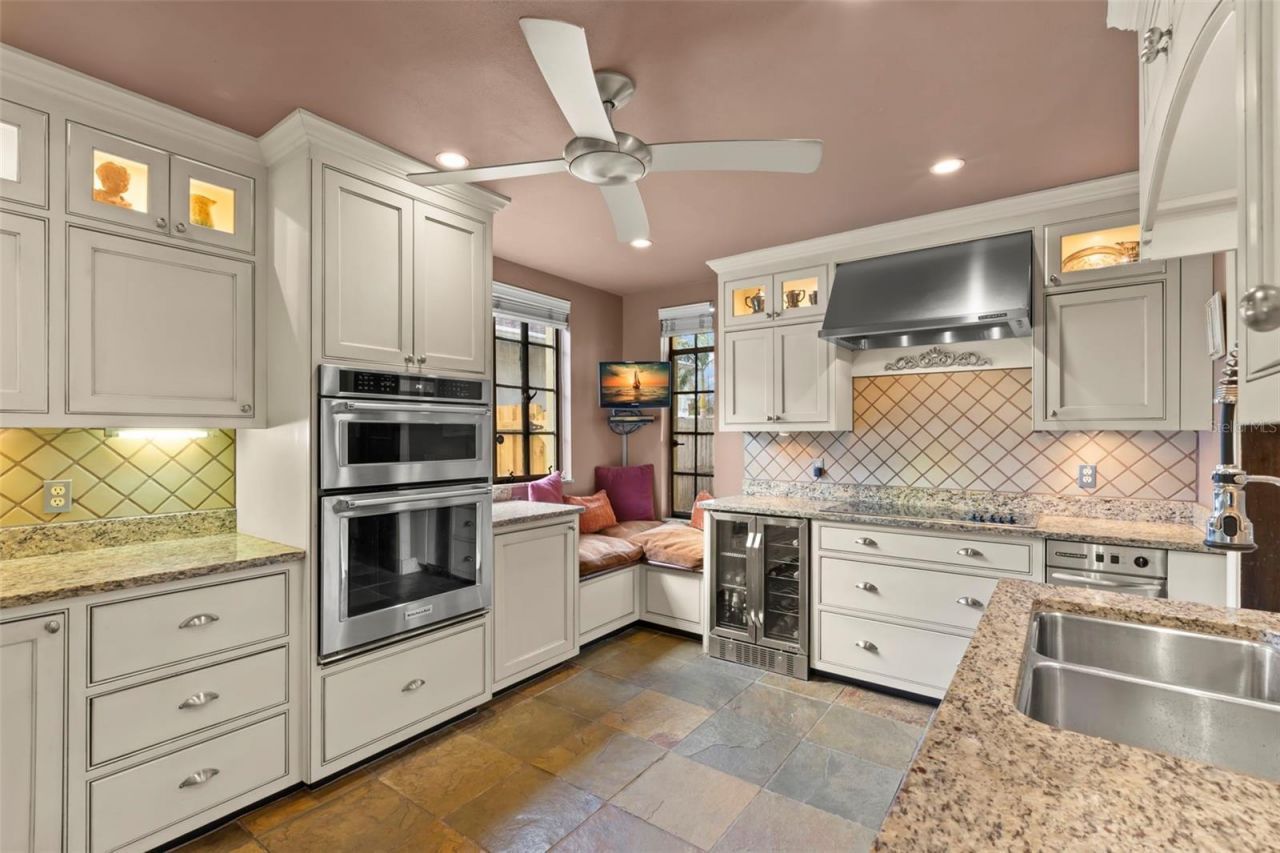 646 16th Avenue Ne, Saint Petersburg, FL 33704 Photo