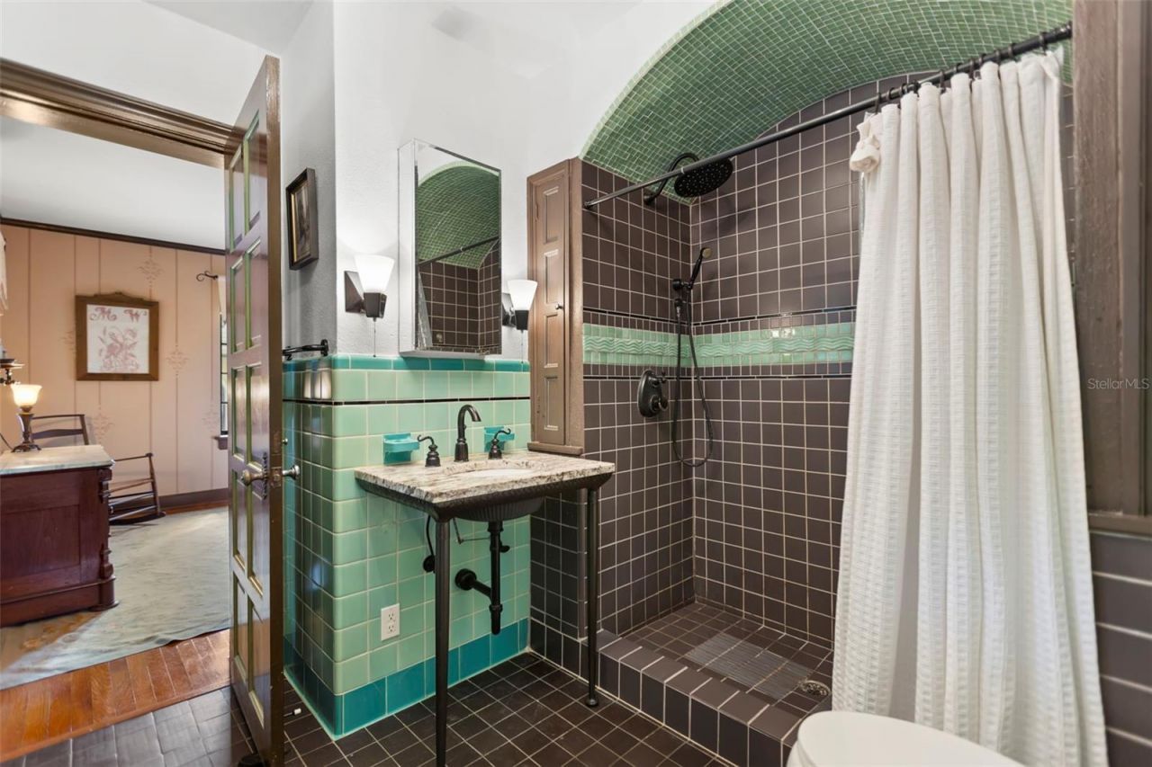 646 16th Avenue Ne, Saint Petersburg, FL 33704 Photo