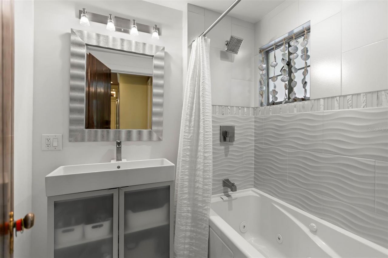 646 16th Avenue Ne, Saint Petersburg, FL 33704 Photo