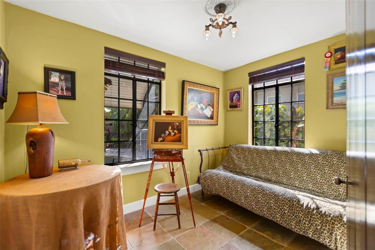 646 16th Avenue Ne, Saint Petersburg, FL 33704 Photo