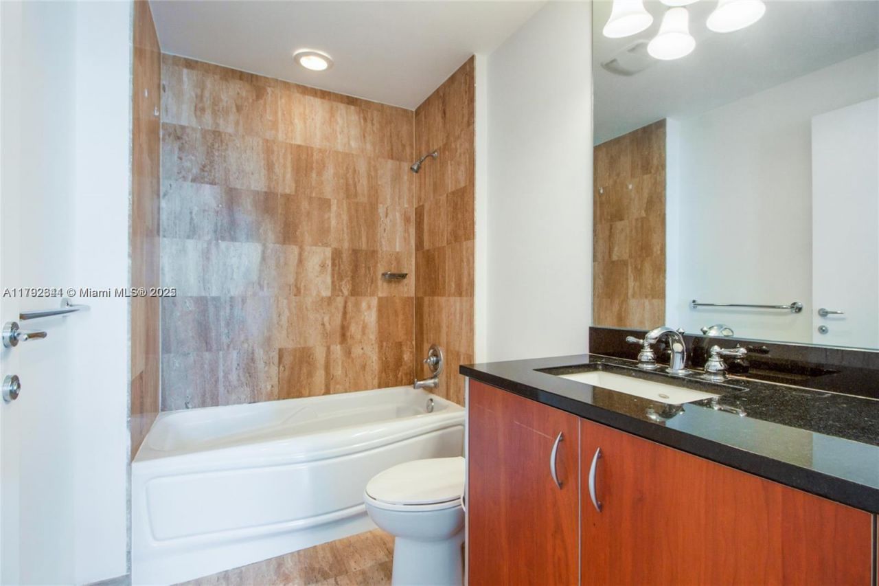 300 S Biscayne Blvd, Unit L-432, Miami, FL 33131 Photo