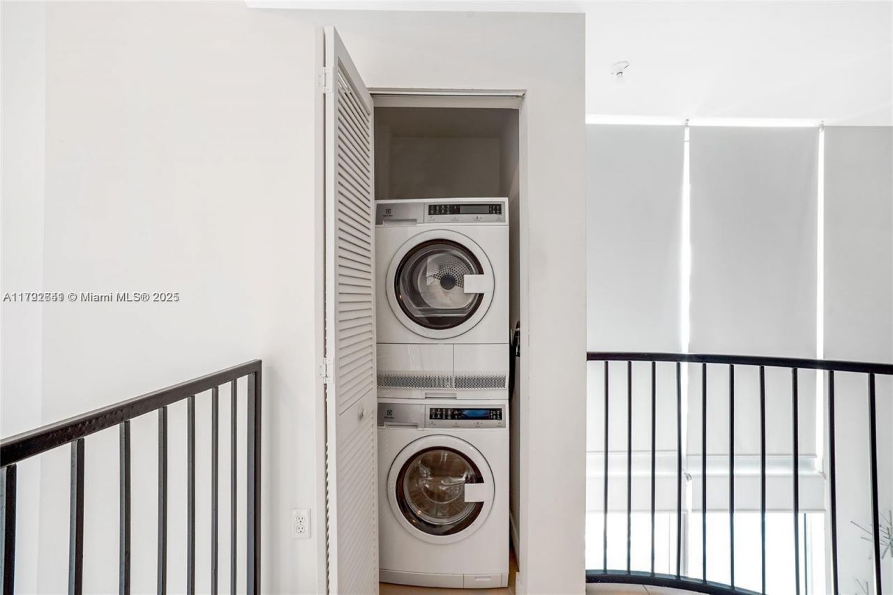 300 S Biscayne Blvd, Unit L-432, Miami, FL 33131 Photo