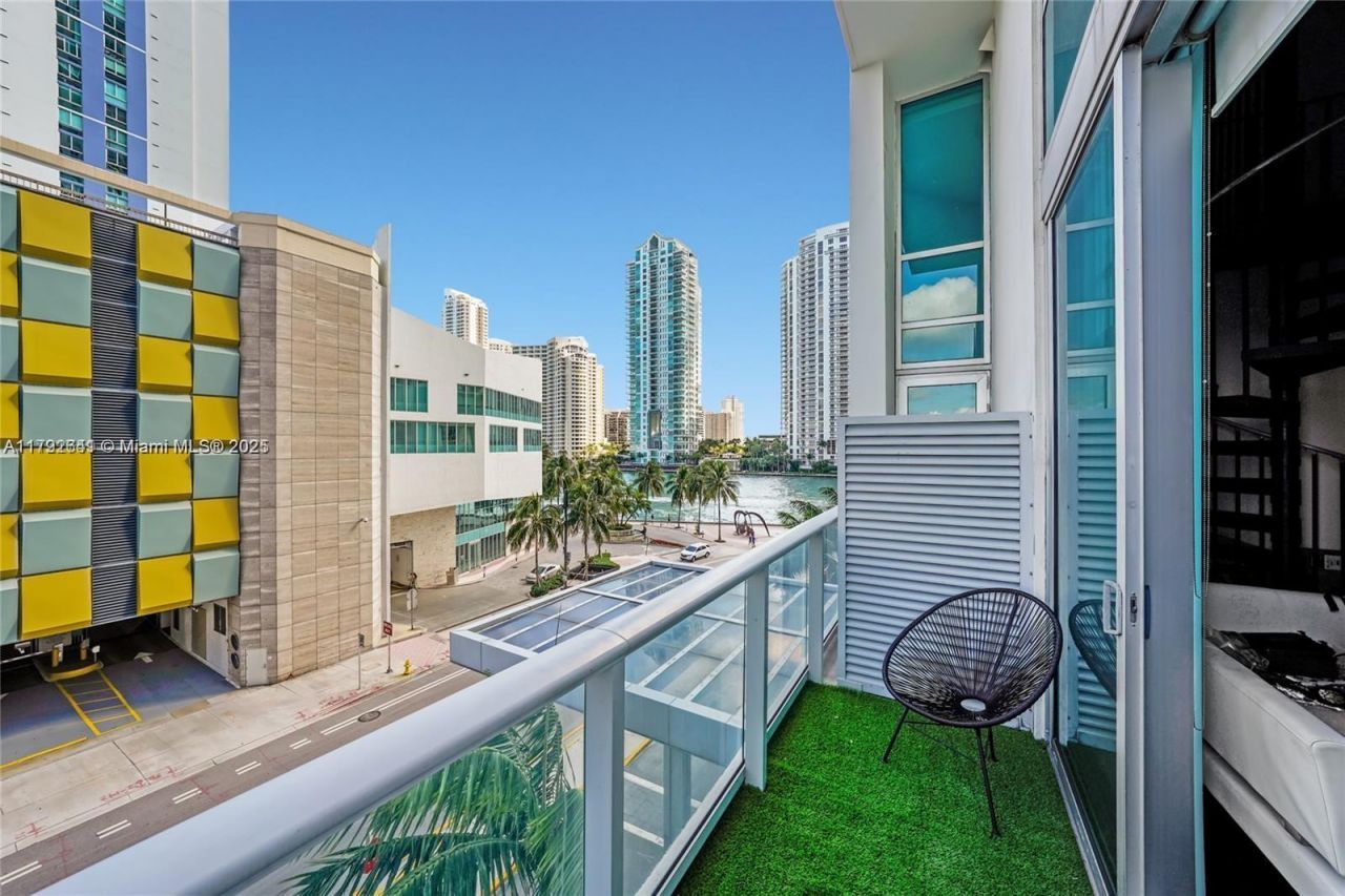 300 S Biscayne Blvd, Unit L-432, Miami, FL 33131 Photo