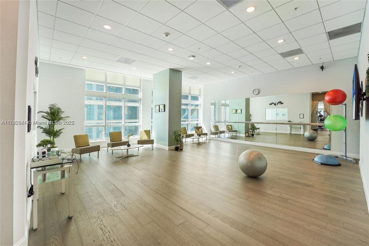 300 S Biscayne Blvd, Unit L-432, Miami, FL 33131 Photo