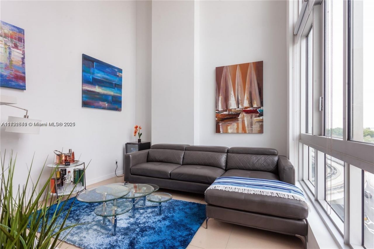 300 S Biscayne Blvd, Unit L-432, Miami, FL 33131 Photo