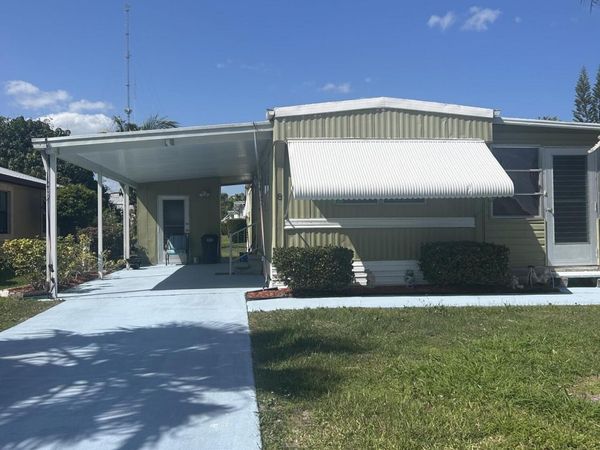 8 SE Hidalgo Lane, Port St. Lucie, FL 34952
