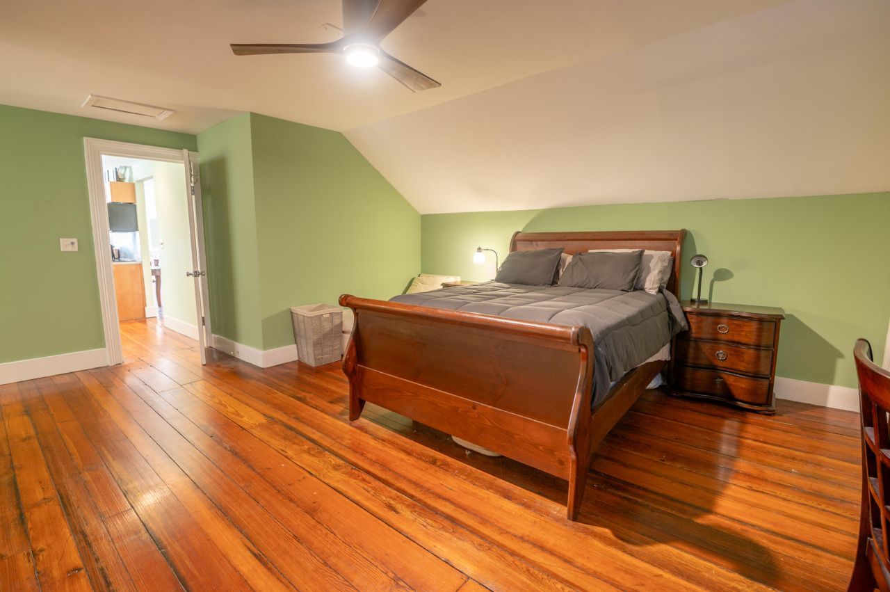 192 Ashley Avenue Photo 18