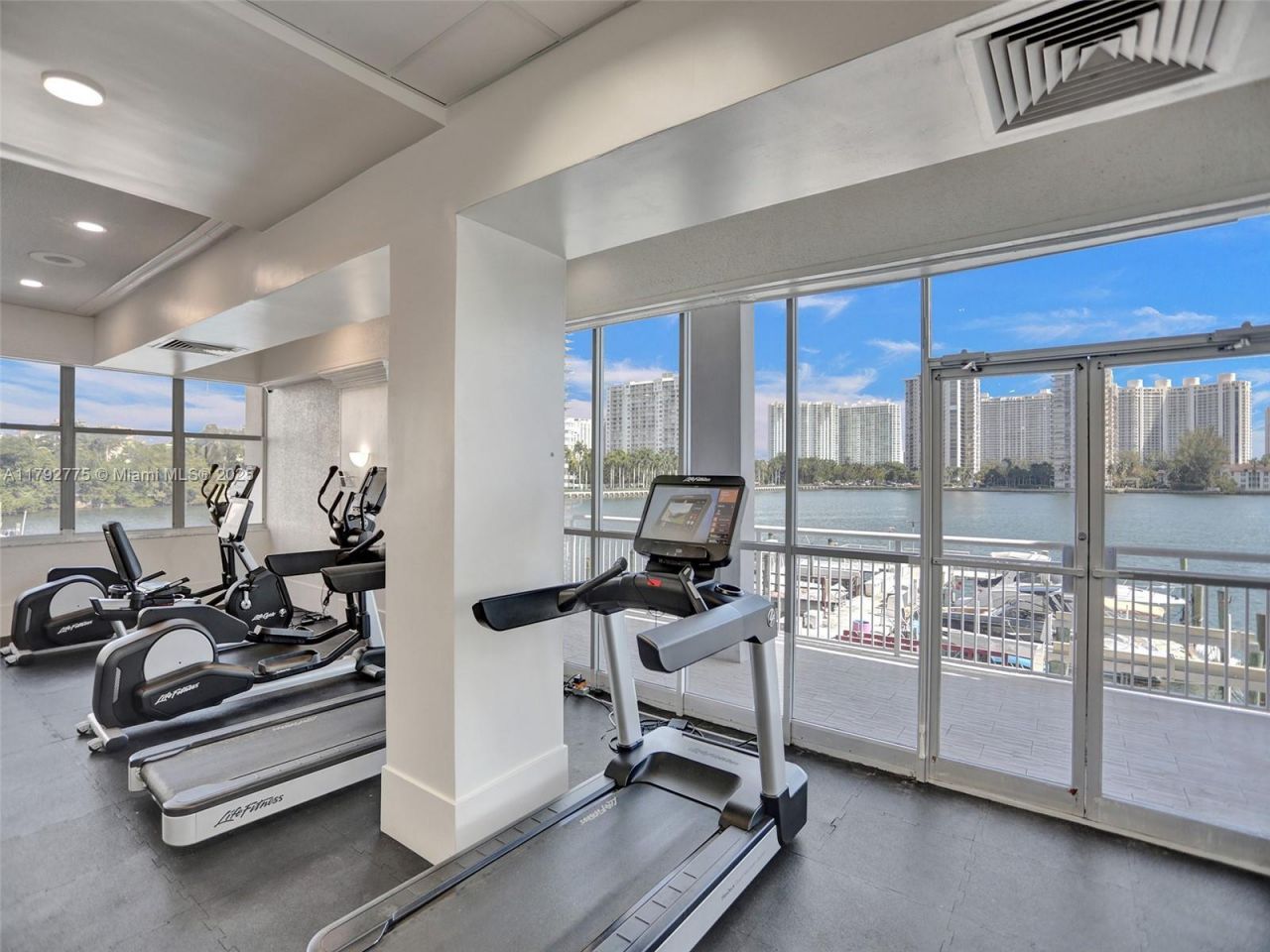 18011 Biscayne Blvd, Unit 1904, Aventura, FL 33160 Photo