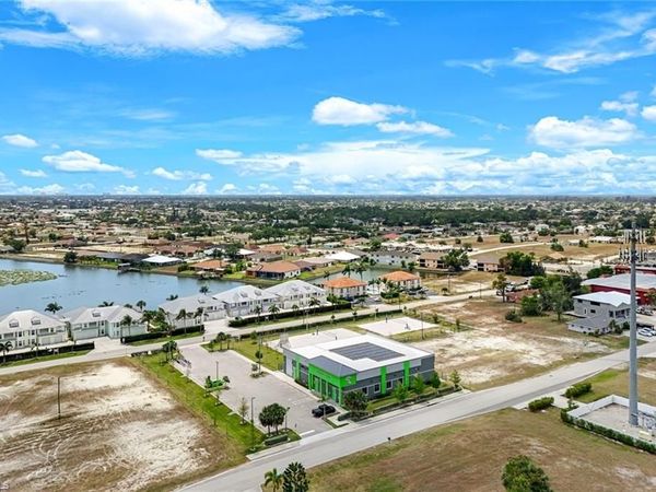 326 SW 2nd TER, CAPE CORAL, FL 33991