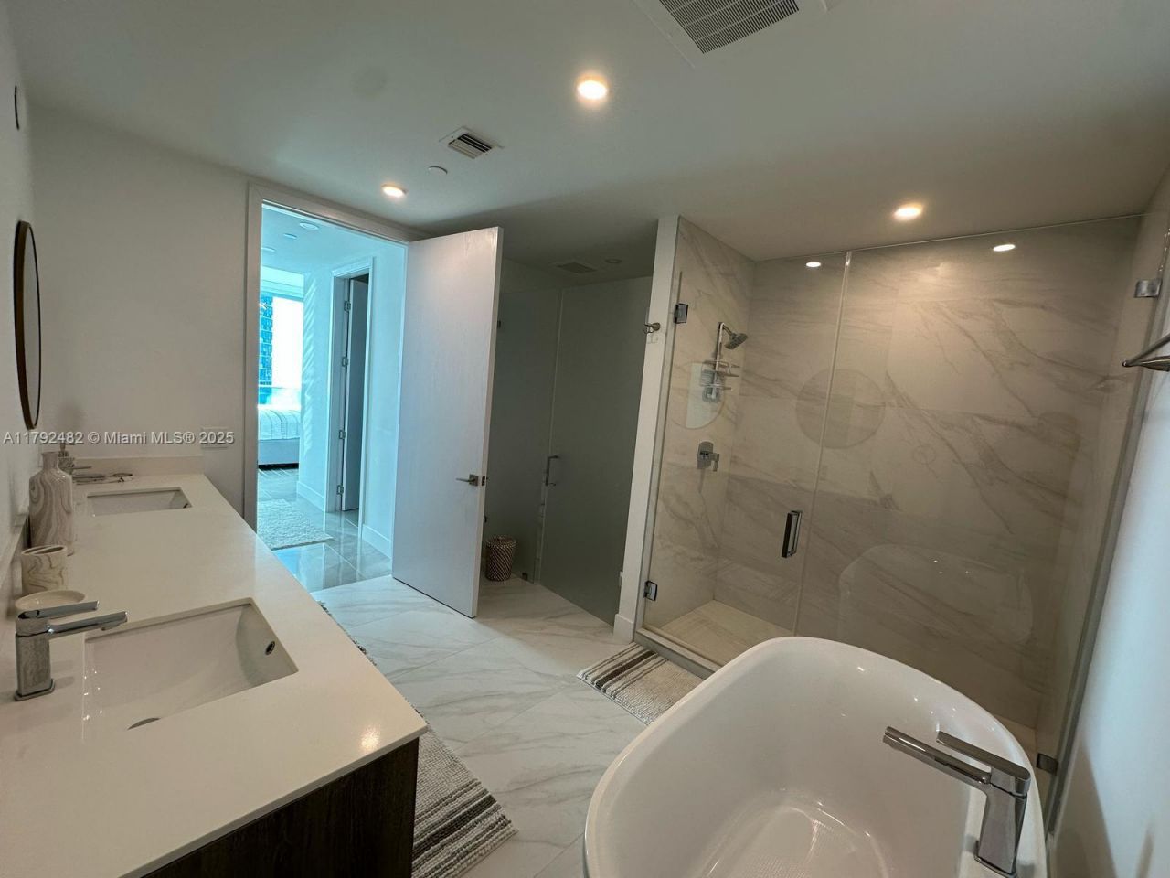 17550 Collins Ave, Unit 902, Sunny Isles Beach, FL 33160 Photo