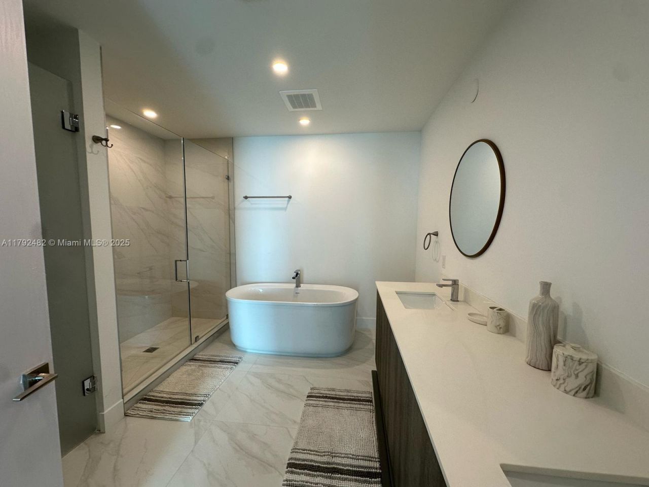 17550 Collins Ave, Unit 902, Sunny Isles Beach, FL 33160 Photo