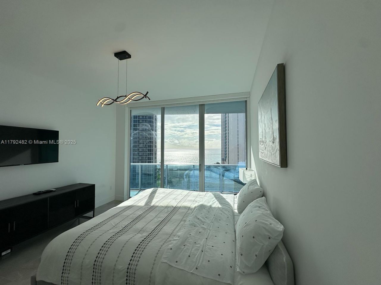 17550 Collins Ave, Unit 902, Sunny Isles Beach, FL 33160 Photo