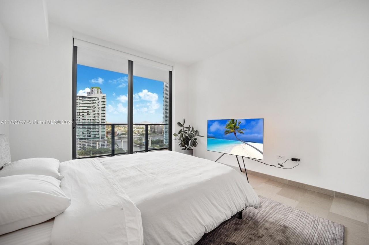 68 SE 6th St, Unit 1204, Miami, FL 33131 Photo