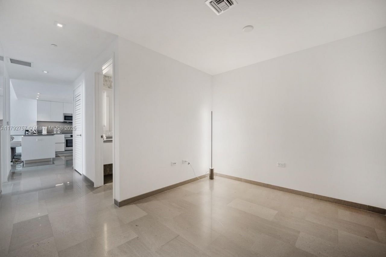 68 SE 6th St, Unit 1204, Miami, FL 33131 Photo