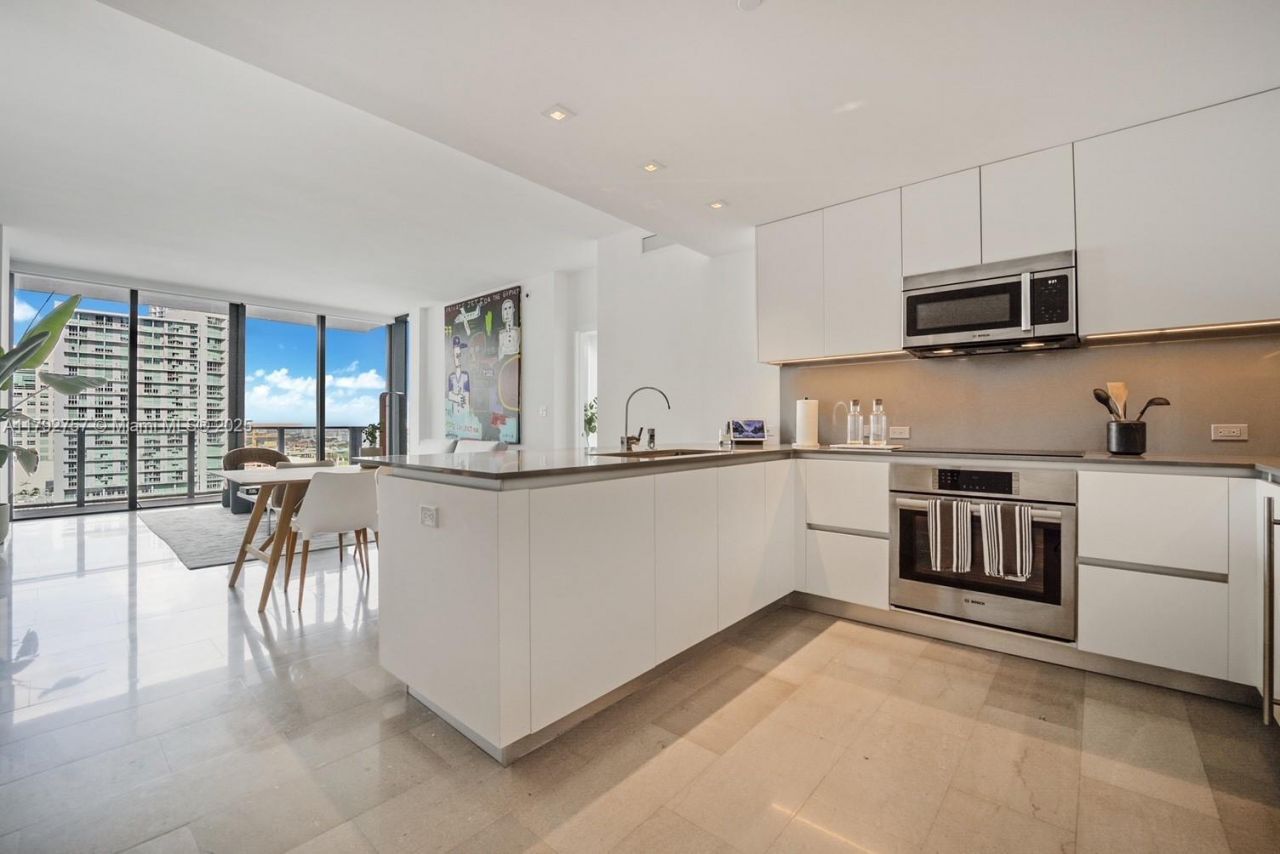 68 SE 6th St, Unit 1204, Miami, FL 33131 Photo