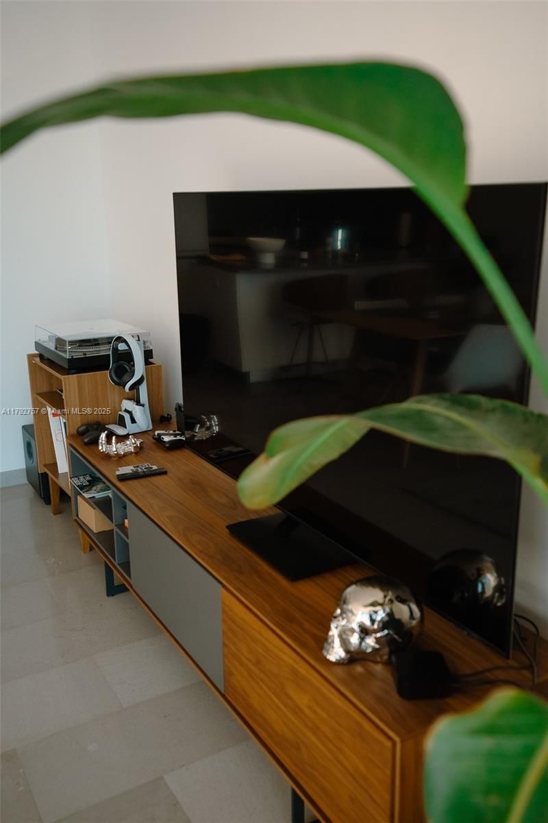 68 SE 6th St, Unit 1204, Miami, FL 33131 Photo