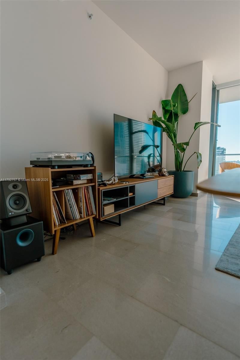 68 SE 6th St, Unit 1204, Miami, FL 33131 Photo