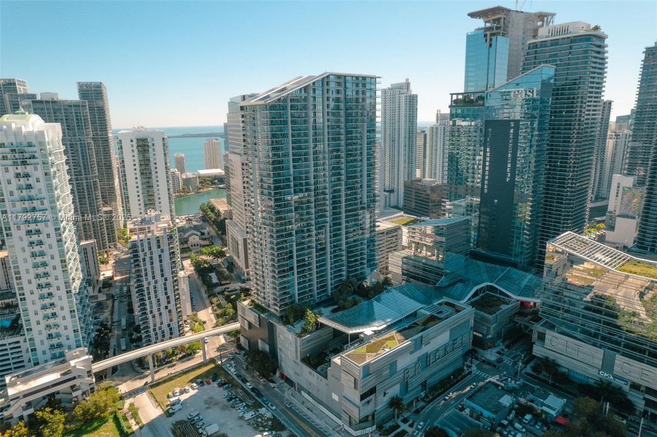 68 SE 6th St, Unit 1204, Miami, FL 33131 Photo