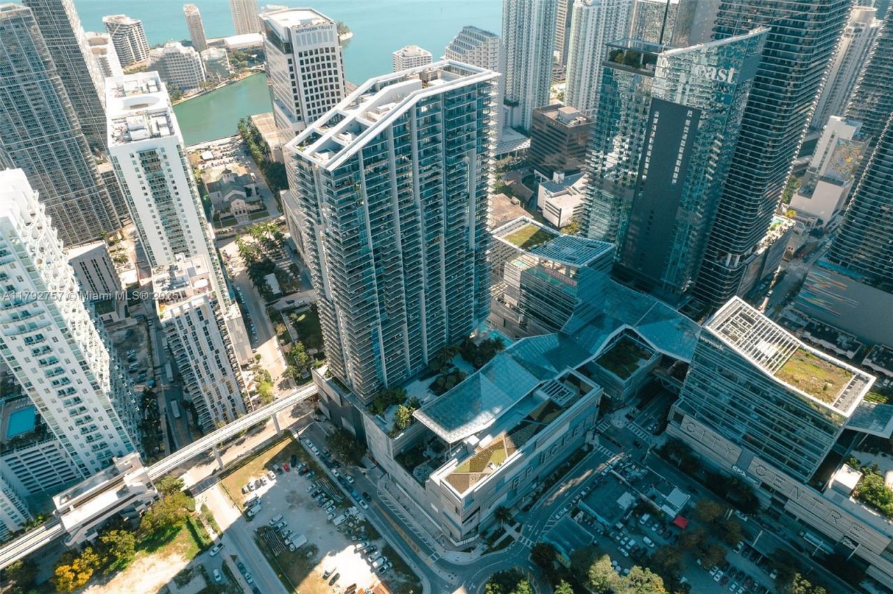 68 SE 6th St, Unit 1204, Miami, FL 33131 Photo