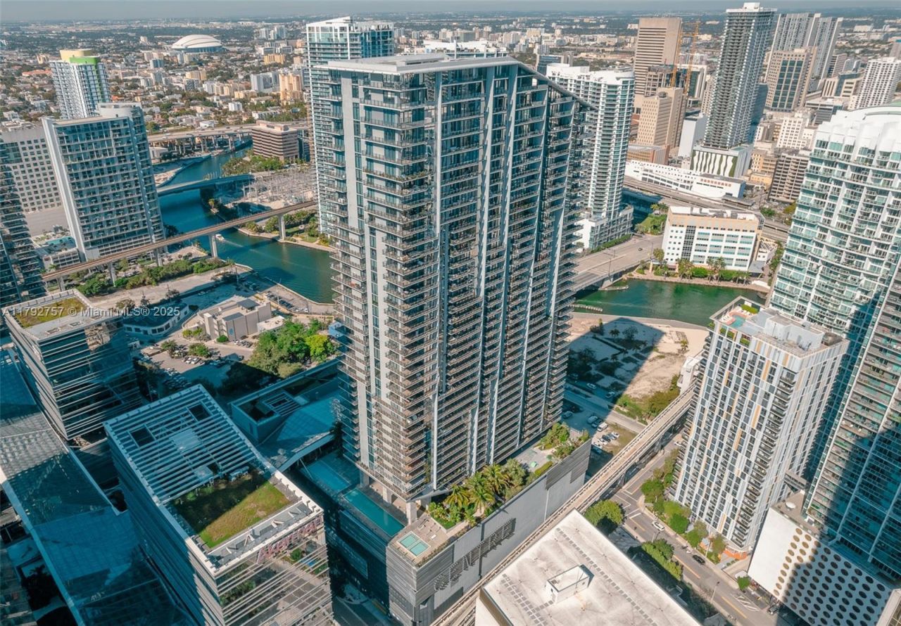 68 SE 6th St, Unit 1204, Miami, FL 33131 Photo