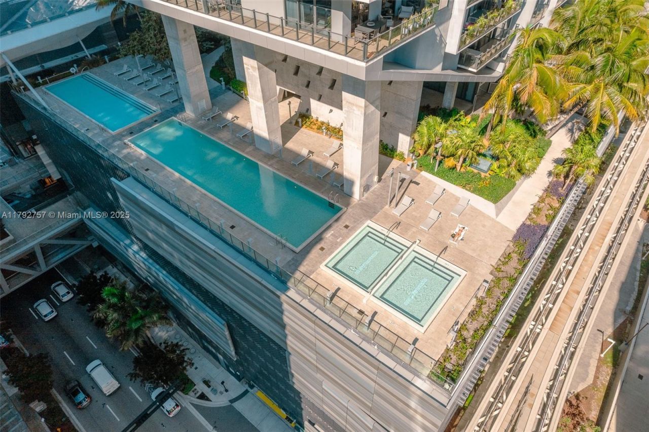 68 SE 6th St, Unit 1204, Miami, FL 33131 Photo