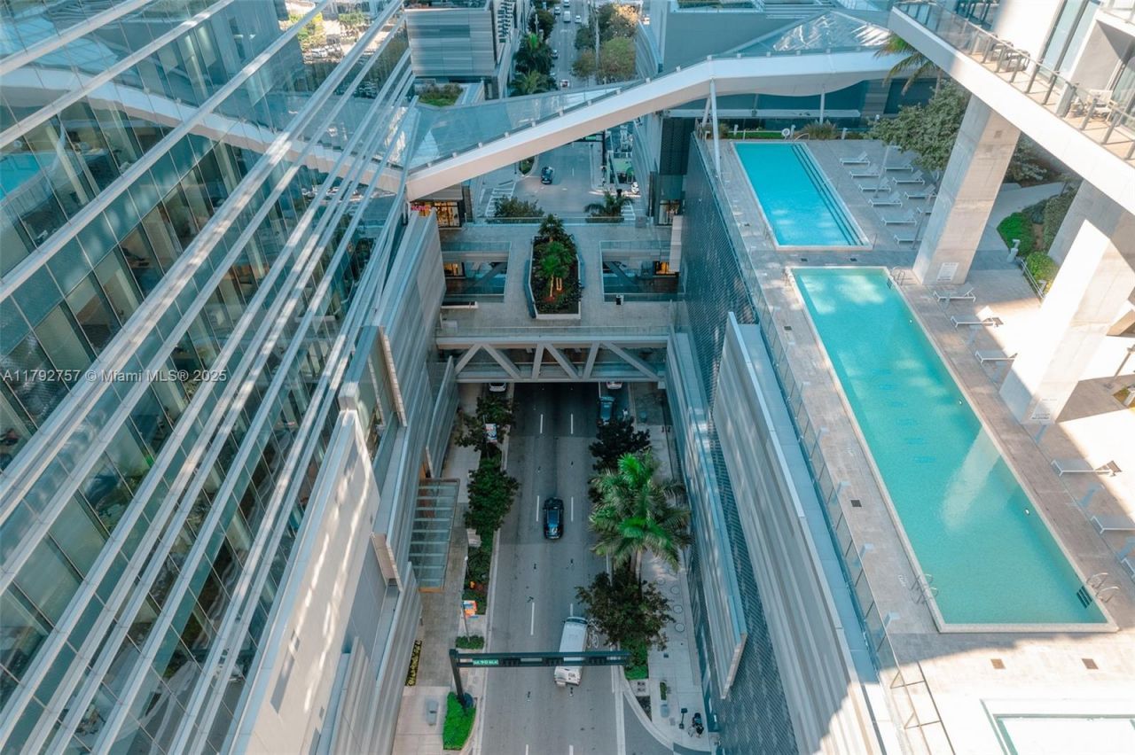 68 SE 6th St, Unit 1204, Miami, FL 33131 Photo