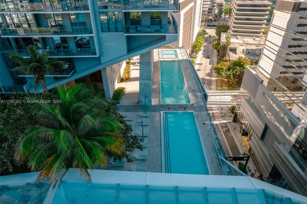 68 SE 6th St, Unit 1204, Miami, FL 33131 Photo