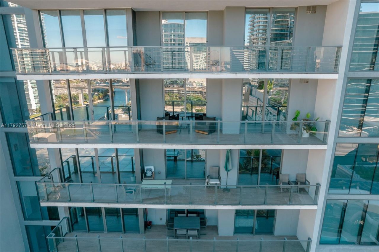 68 SE 6th St, Unit 1204, Miami, FL 33131 Photo