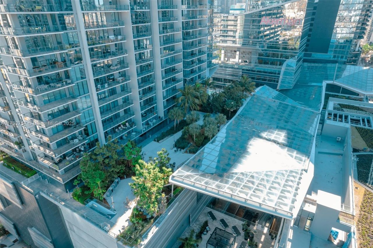 68 SE 6th St, Unit 1204, Miami, FL 33131 Photo