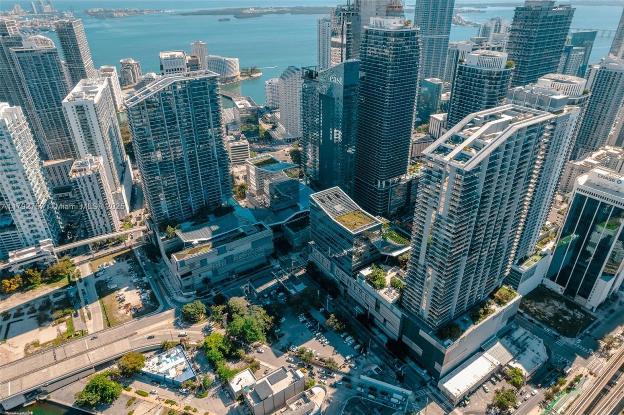 68 SE 6th St, Unit 1204, Miami, FL 33131 Photo