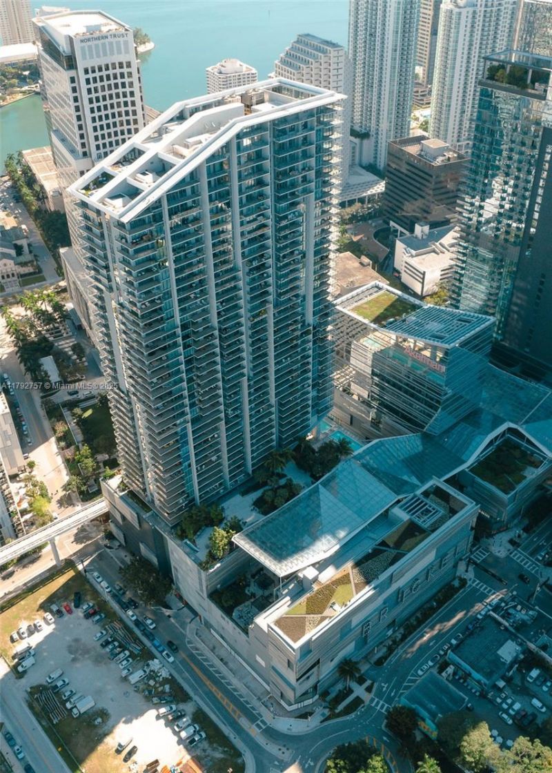 68 SE 6th St, Unit 1204, Miami, FL 33131 Photo