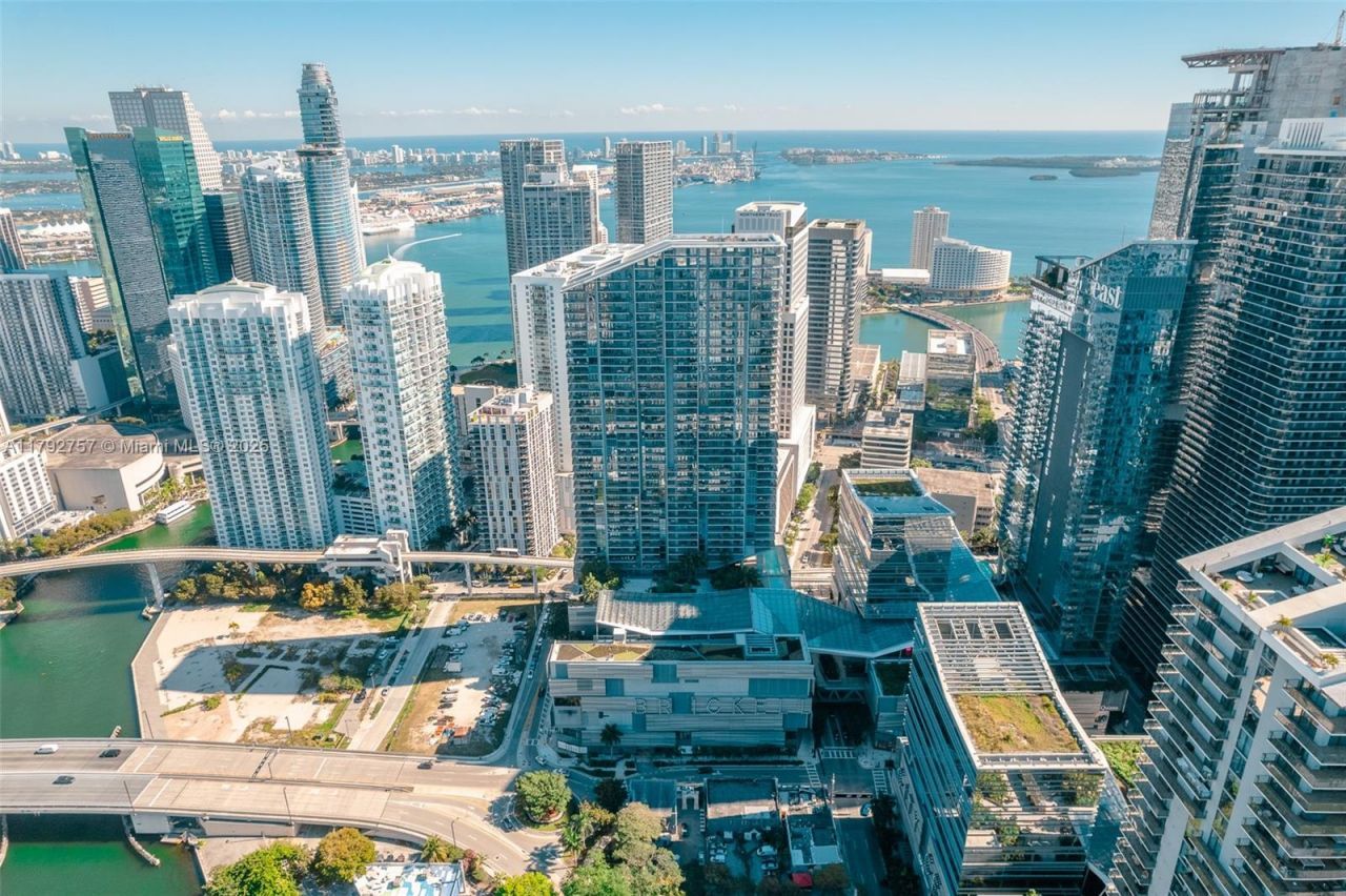 68 SE 6th St, Unit 1204, Miami, FL 33131 Photo