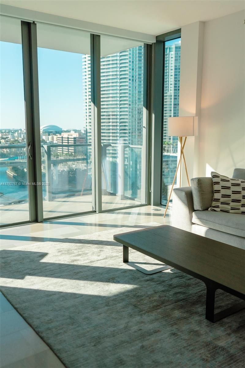 68 SE 6th St, Unit 1204, Miami, FL 33131 Photo