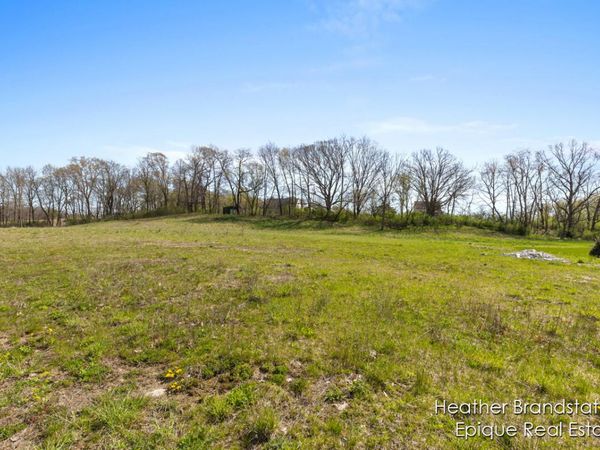 5000 Hickory Pointe Wds SE, Ada, MI 49301