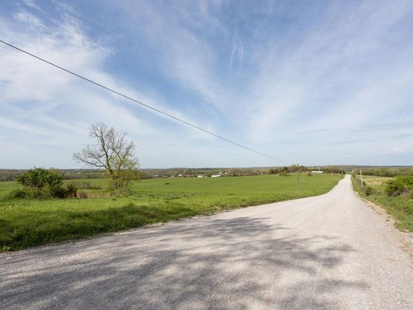 000 Beach Road, Conway, MO 65632