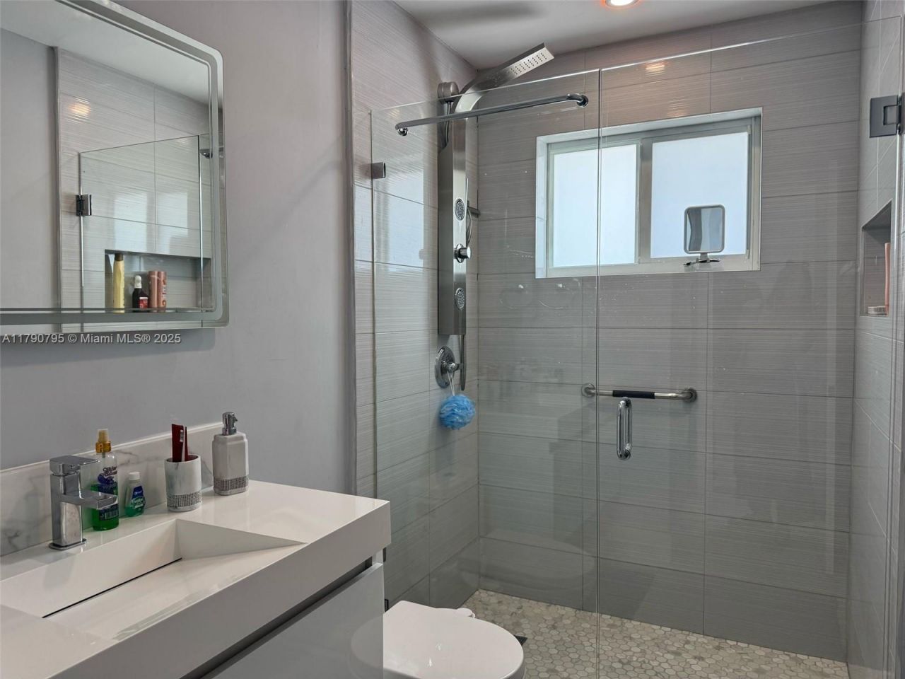 729 E 23rd St, Hialeah, FL 33013 Photo