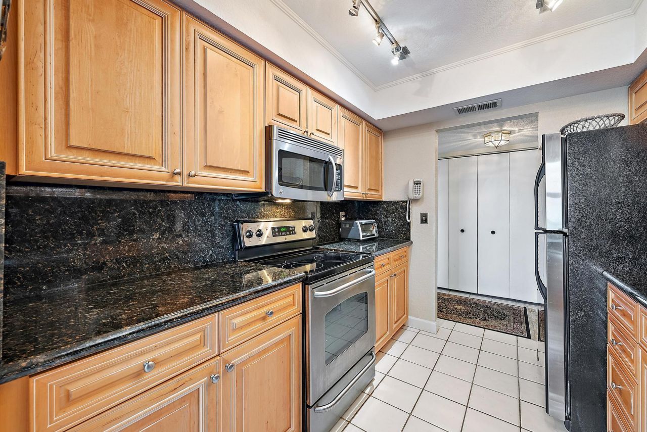 5440 N Ocean Drive, Unit 202, Singer Island, FL 33404 Photo