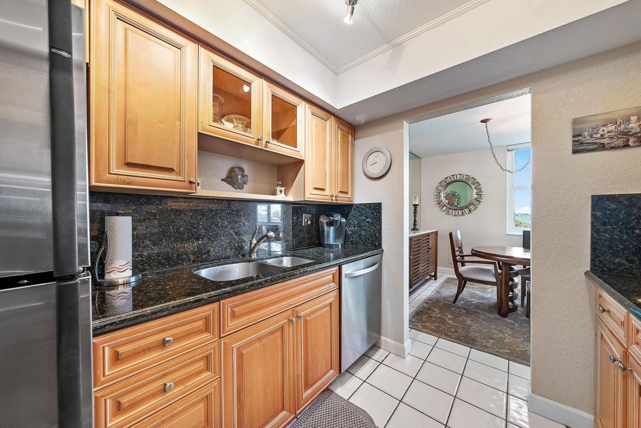 5440 N Ocean Drive, Unit 202, Singer Island, FL 33404 Photo