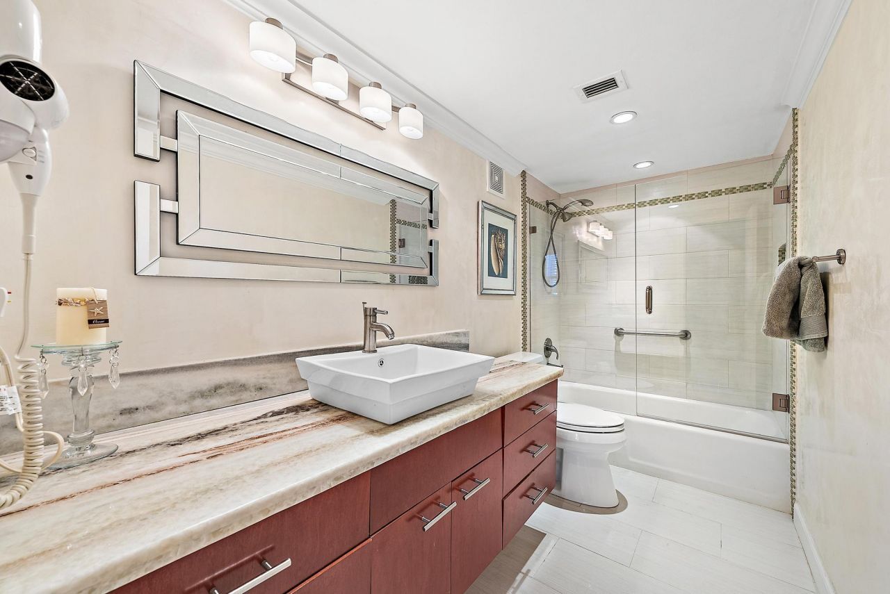 5440 N Ocean Drive, Unit 202, Singer Island, FL 33404 Photo