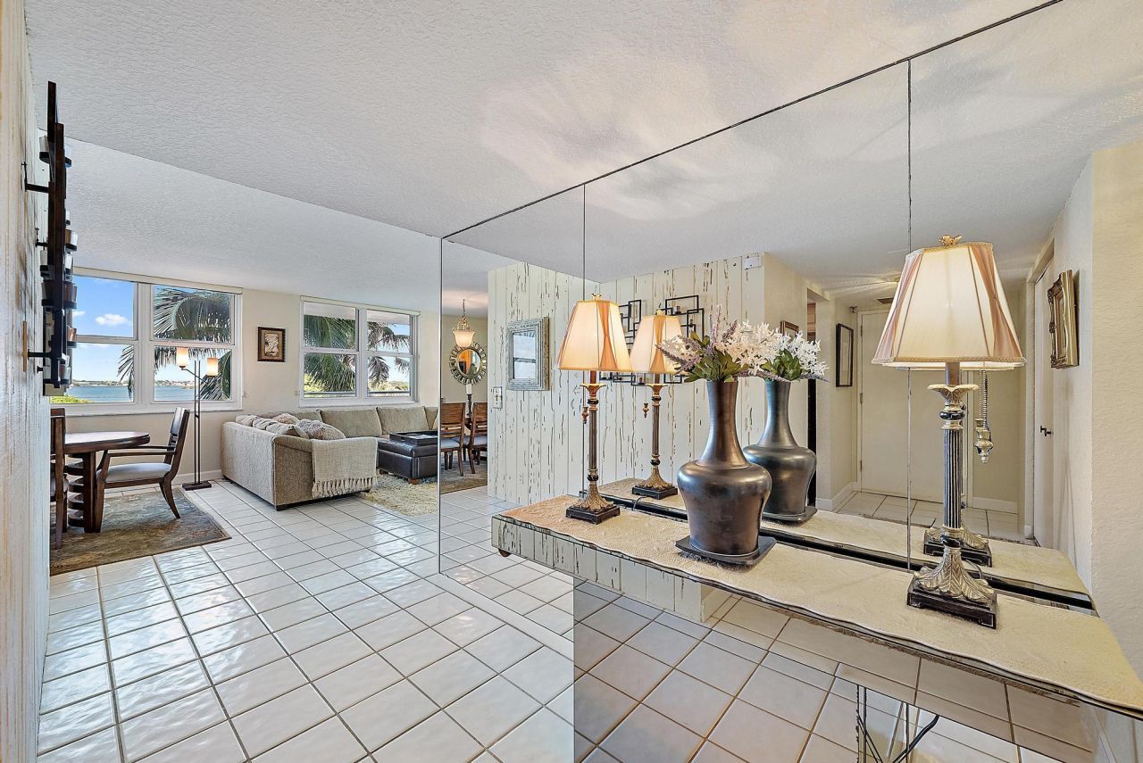 5440 N Ocean Drive, Unit 202, Singer Island, FL 33404 Photo