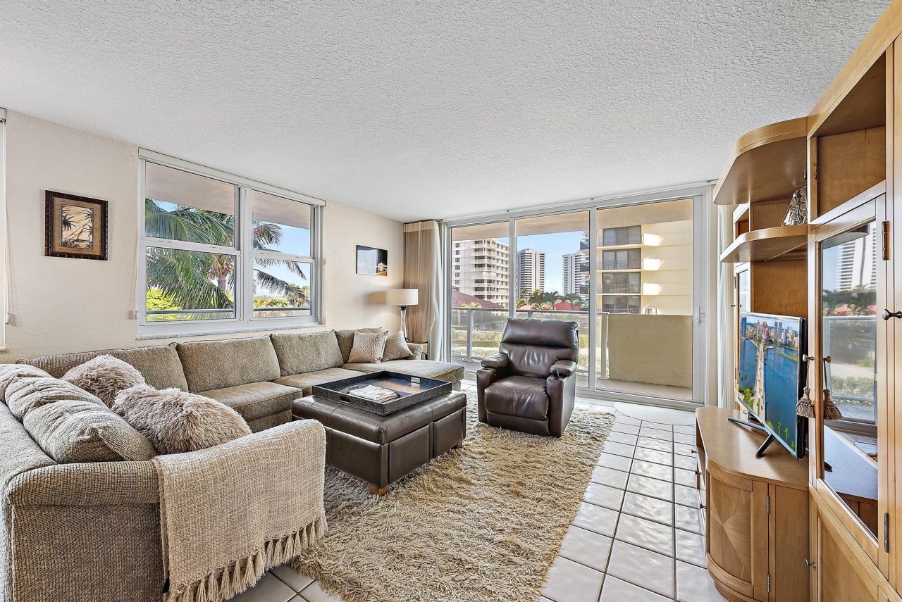5440 N Ocean Drive, Unit 202, Singer Island, FL 33404 Photo