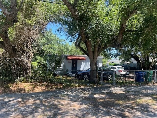 1864 NW 88th Ter, Miami, FL 33147 Photo