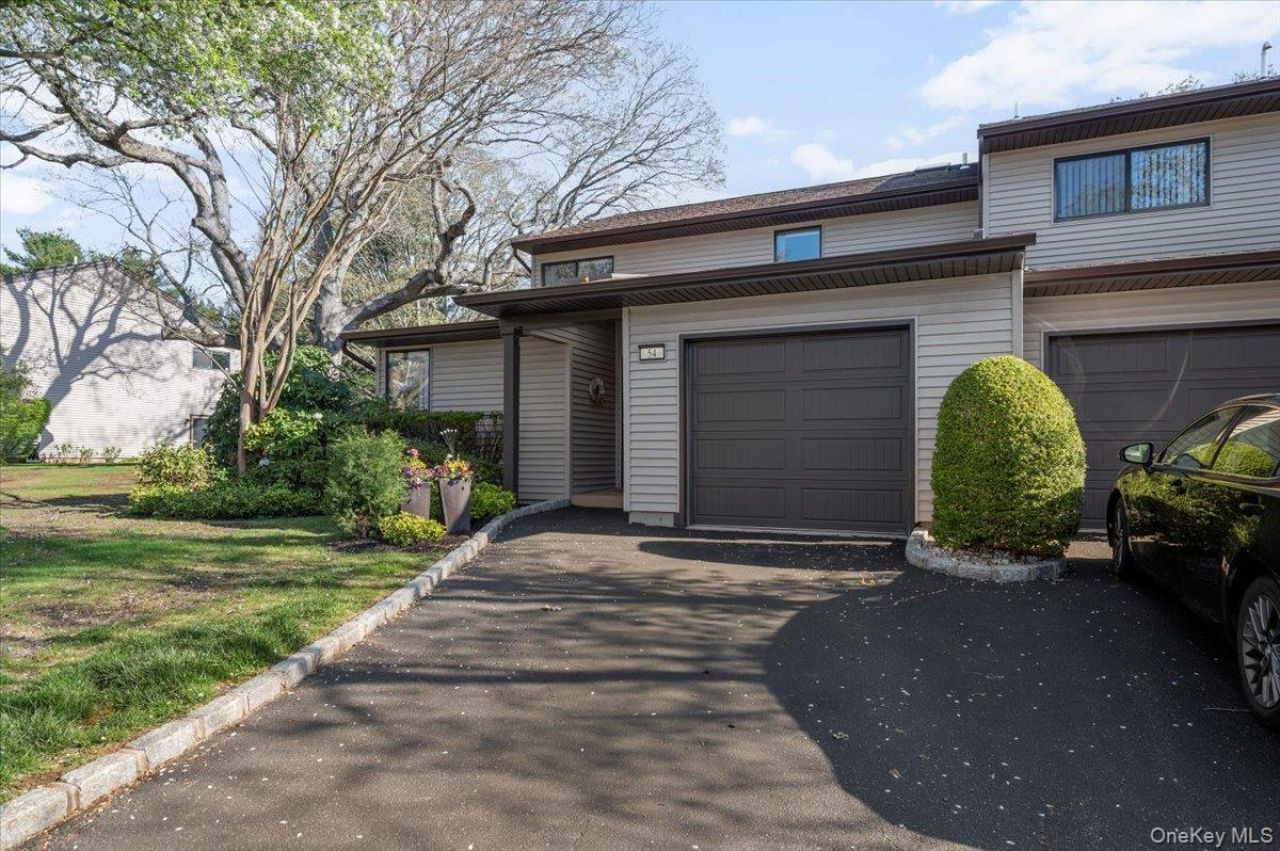 54 Northgate Circle, Melville, NY 11747 Main Photo