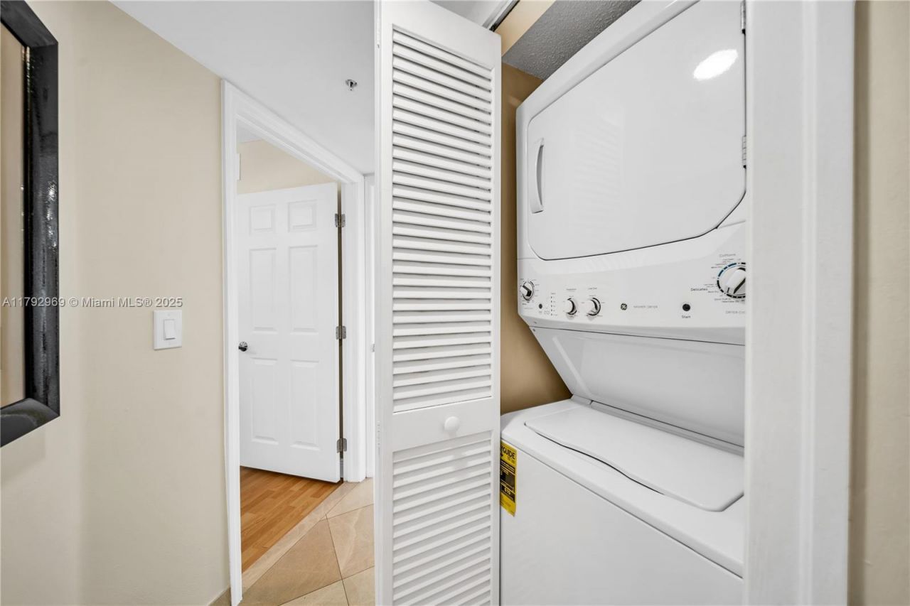 6301 Collins Ave, Unit 1708, Miami Beach, FL 33141 Photo