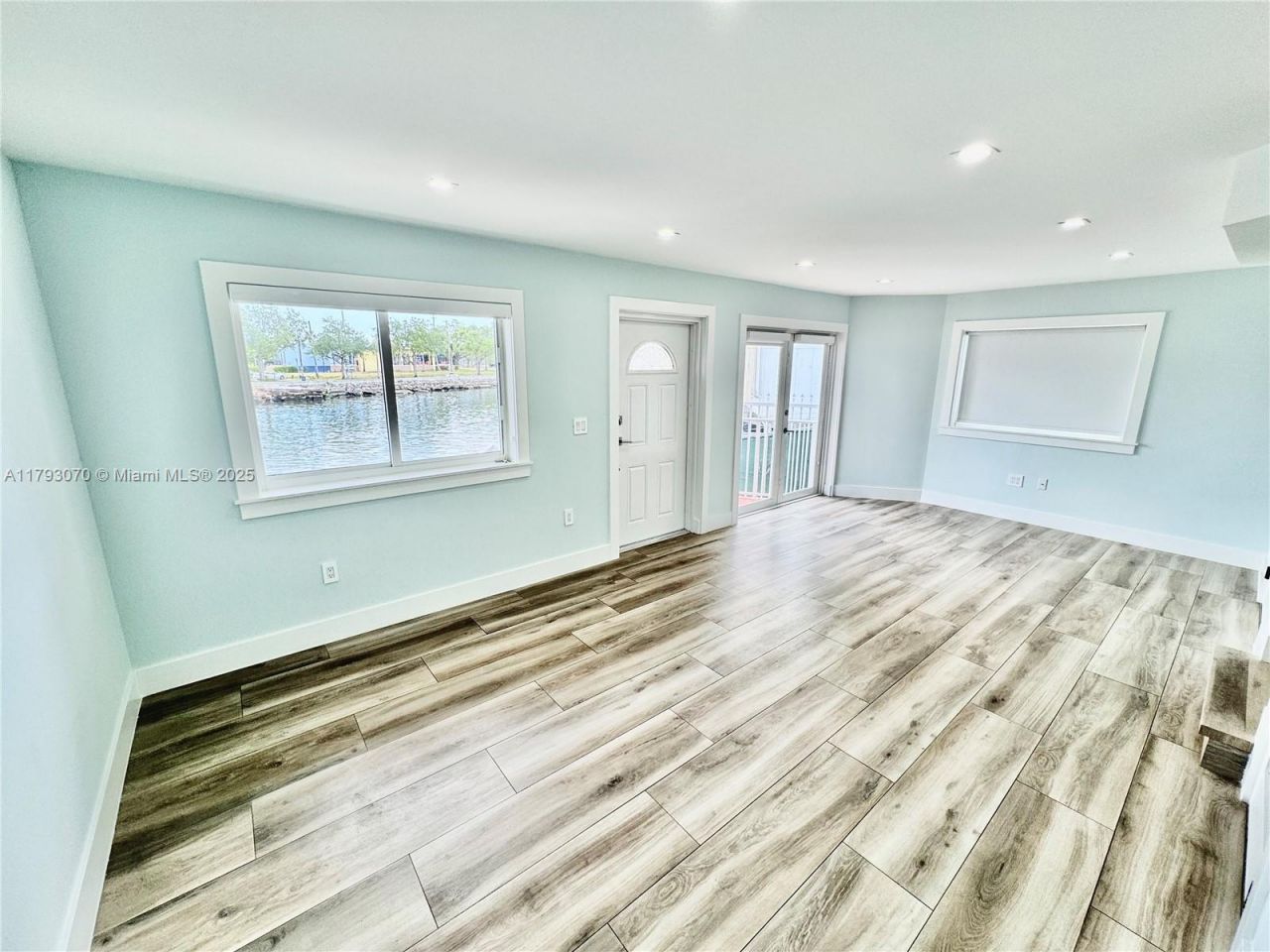 2415 NW 16 St Rd, Unit 101, Miami, FL 33125 Photo