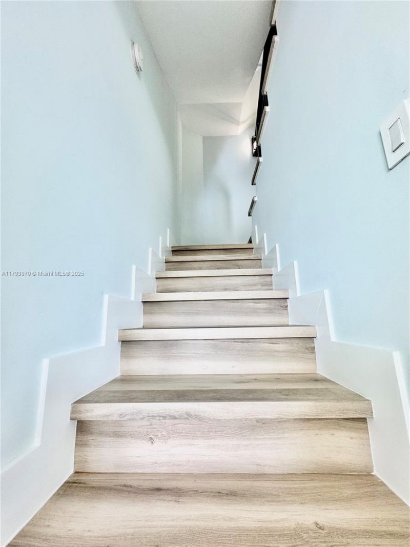 2415 NW 16 St Rd, Unit 101, Miami, FL 33125 Photo