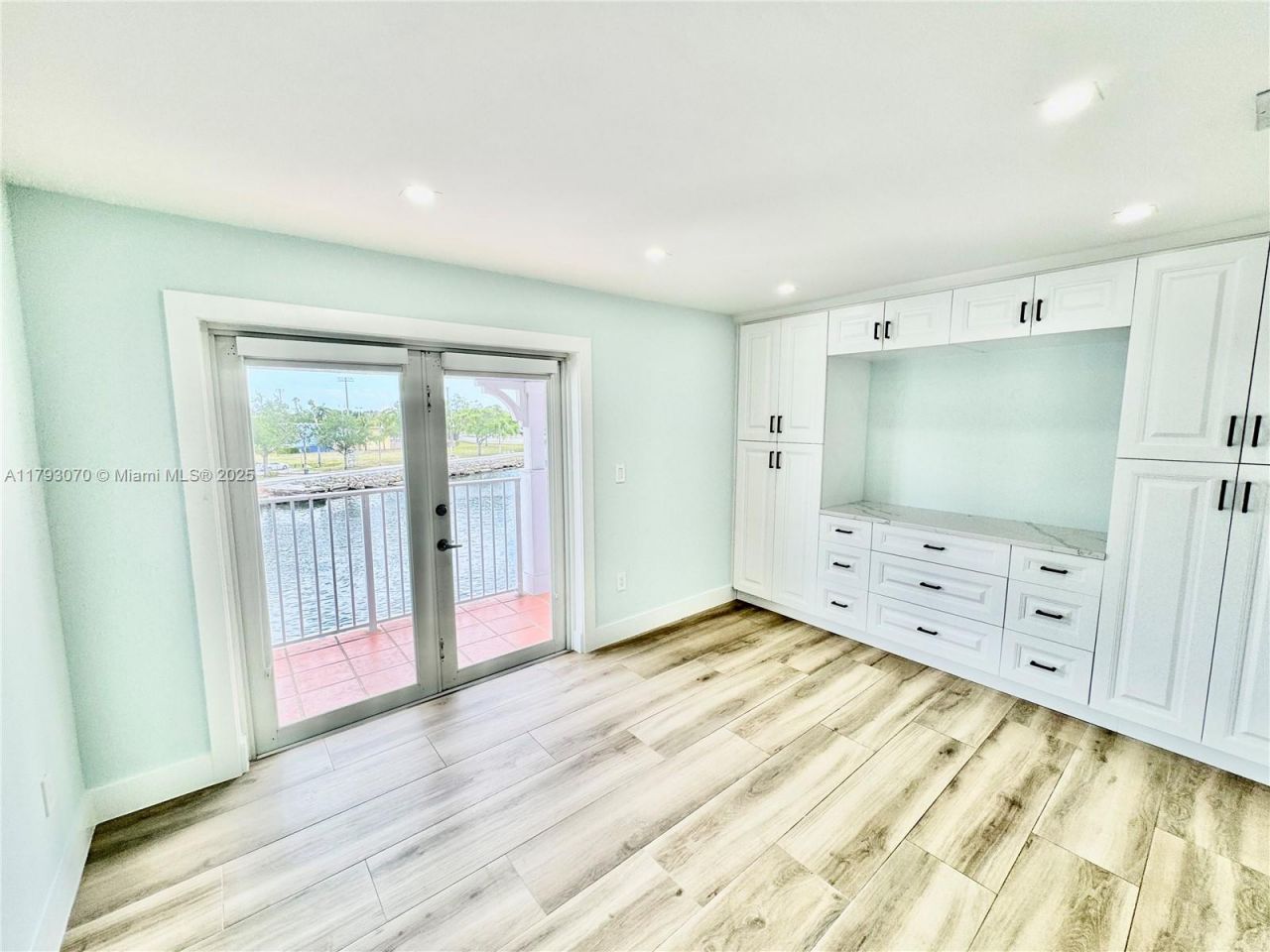 2415 NW 16 St Rd, Unit 101, Miami, FL 33125 Photo