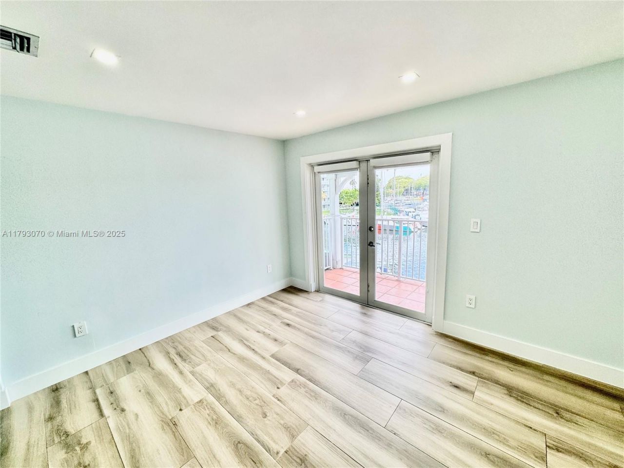 2415 NW 16 St Rd, Unit 101, Miami, FL 33125 Photo