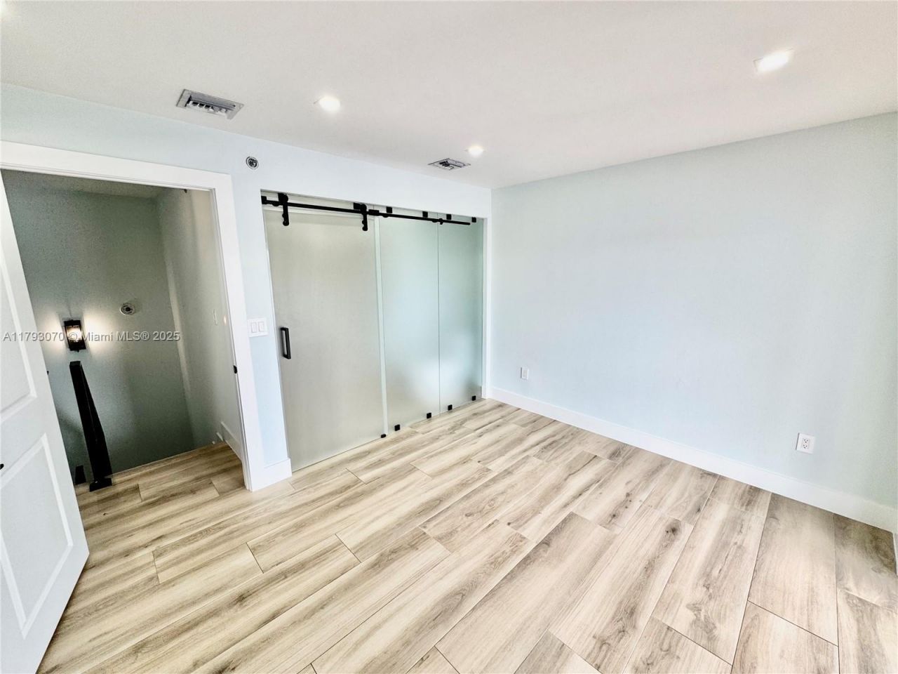 2415 NW 16 St Rd, Unit 101, Miami, FL 33125 Photo