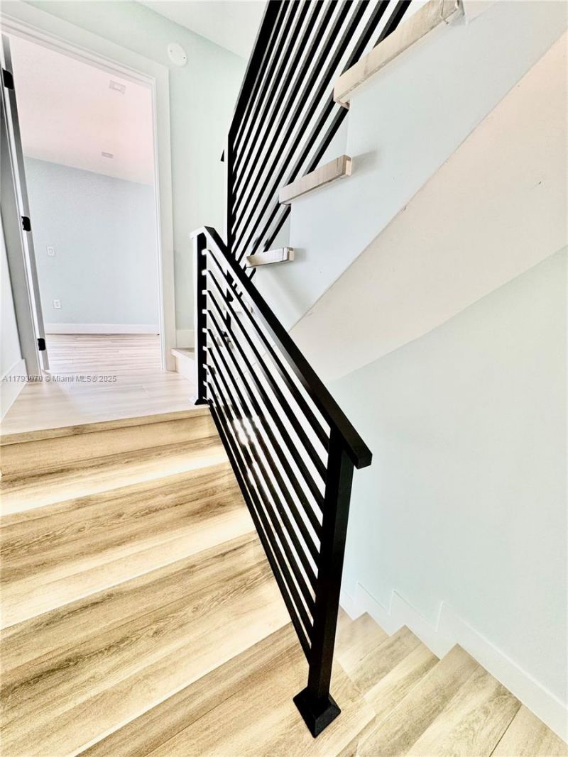 2415 NW 16 St Rd, Unit 101, Miami, FL 33125 Photo